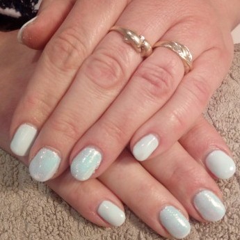 Gelnagels pastel bleu met pigmenten.jpg