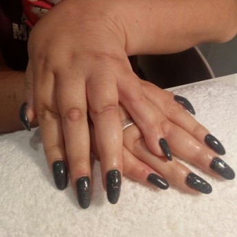 Dark grey met multi black glitters.jpg