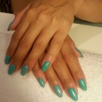 Mint met sparkling topcoat ringvinger.jpg