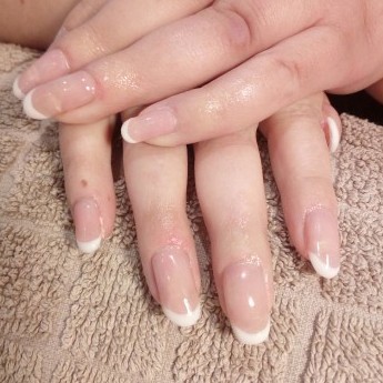 Gelnagels french manicure.jpg