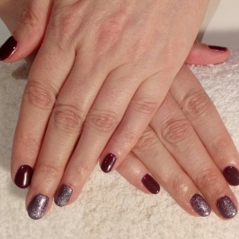 Gellak aubergine met sparkling topcoat.jpg