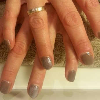 Mauve nude en sparkling topcoat.jpg