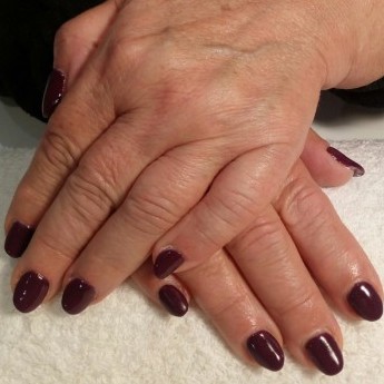 Gelnagels aubergine.jpg